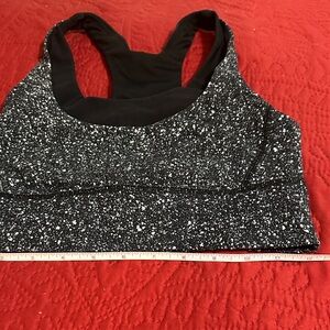 Lululemon Run: Stuff Your Bra: Known for its front pockets size 4 small